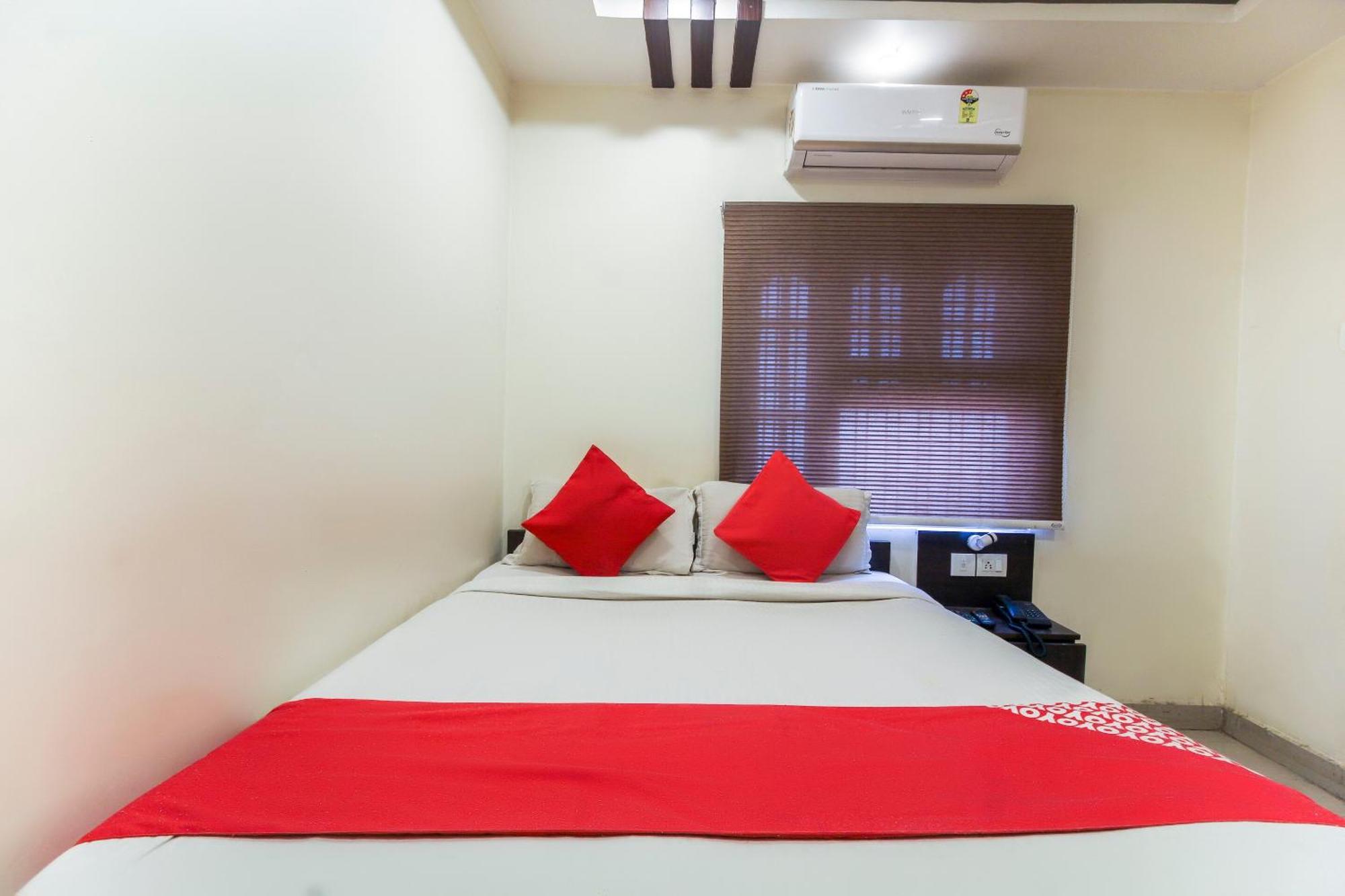 Hotel O Sri Harsha Residency Near Jntu Metro Haiderabad Buitenkant foto